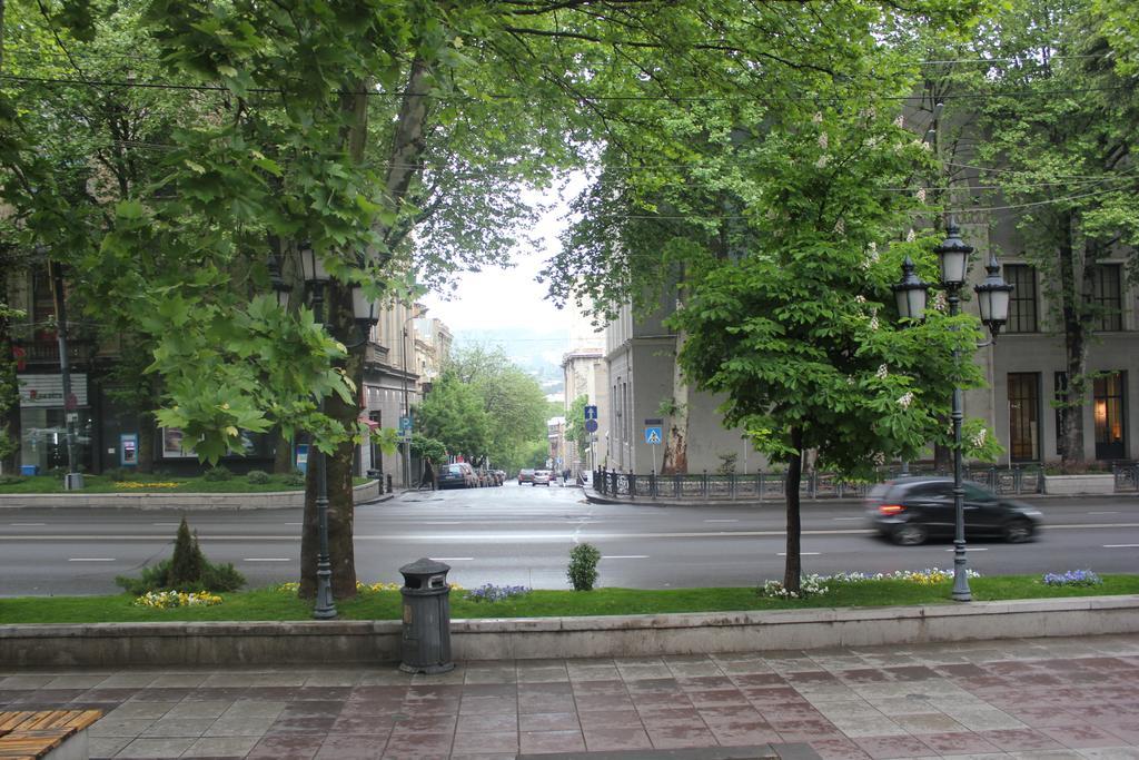 Apartment In Purtseladze Street Tbilisi Exterior photo