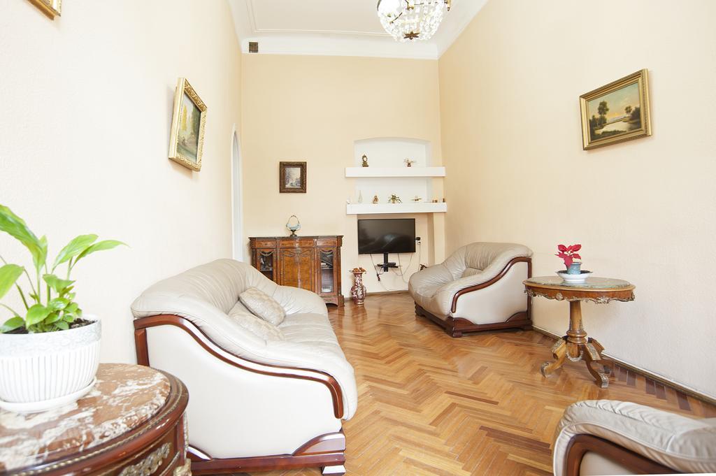 Apartment In Purtseladze Street Tbilisi Exterior photo
