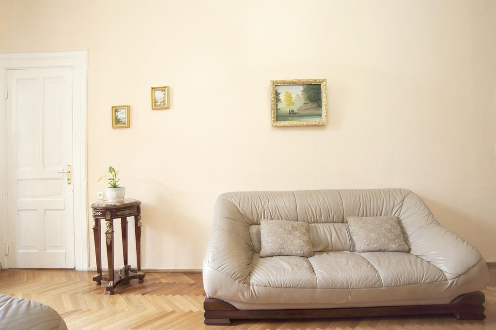 Apartment In Purtseladze Street Tbilisi Exterior photo