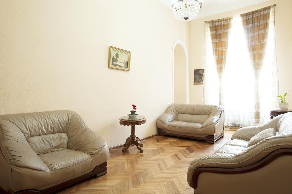 Apartment In Purtseladze Street Tbilisi Exterior photo