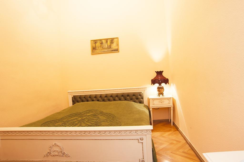 Apartment In Purtseladze Street Tbilisi Exterior photo