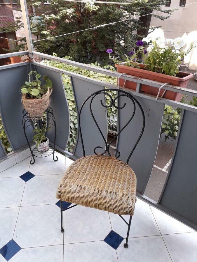 Apartment In Purtseladze Street Tbilisi Exterior photo